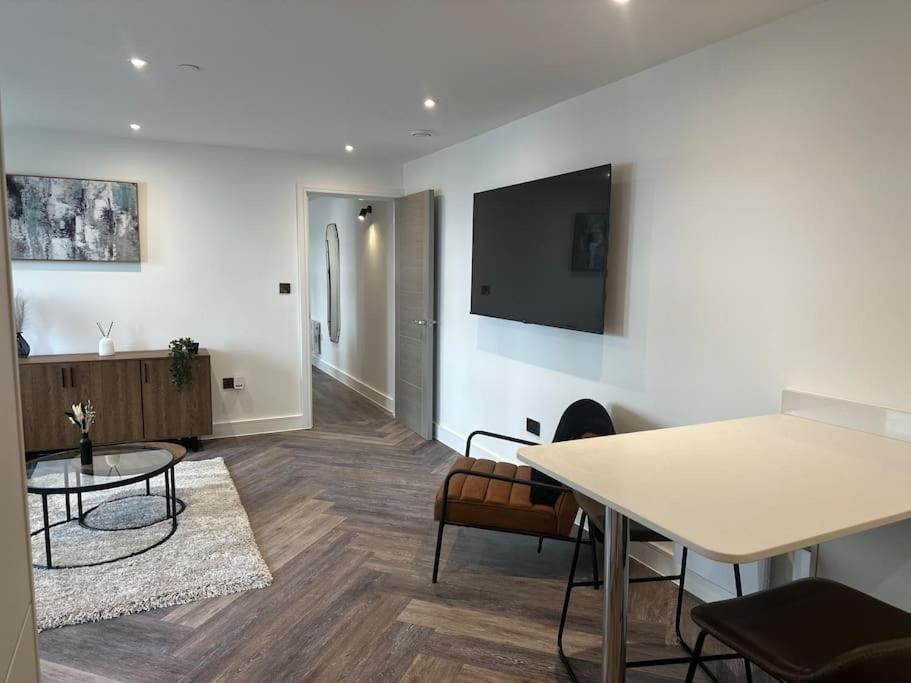 Museum View Apartments City Centre 1 Bedroom Кардифф Экстерьер фото