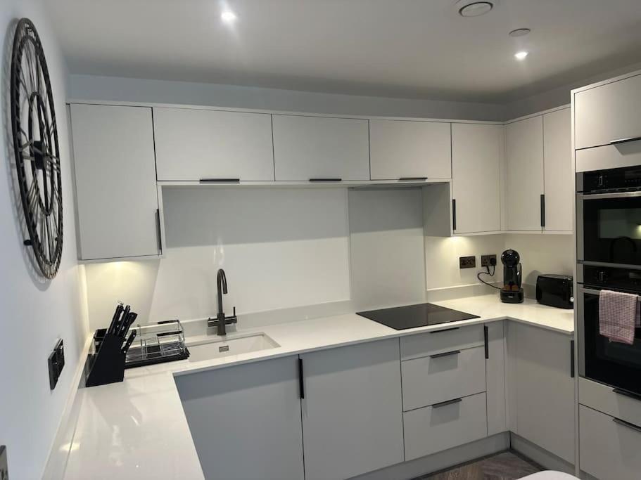 Museum View Apartments City Centre 1 Bedroom Кардифф Экстерьер фото