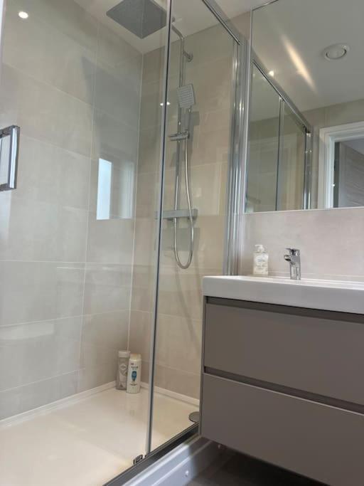 Museum View Apartments City Centre 1 Bedroom Кардифф Экстерьер фото